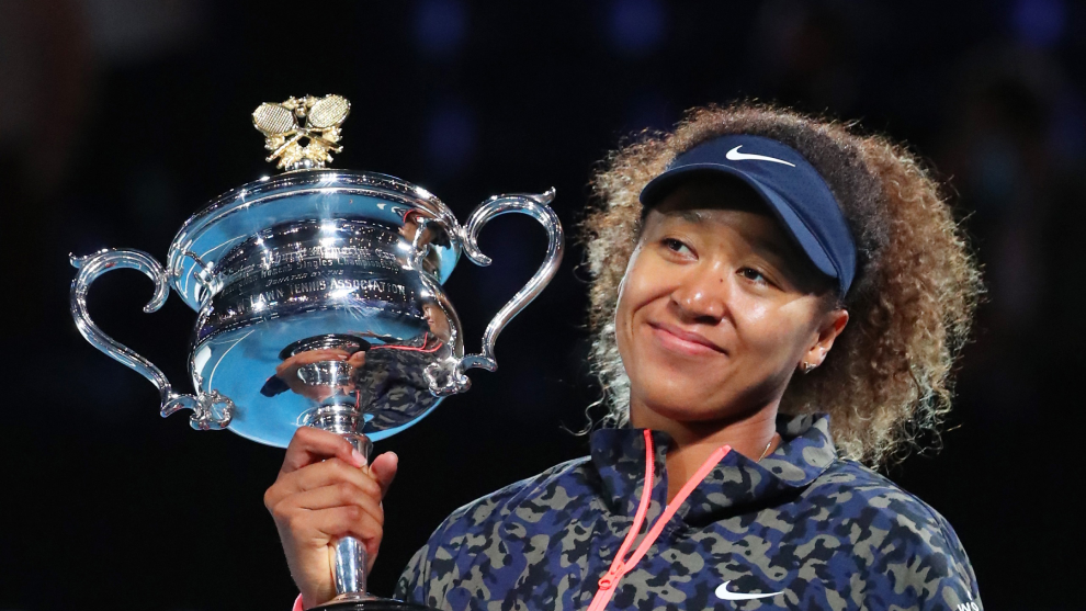 Naomi Osaka with the 2021 Australian Open trophy